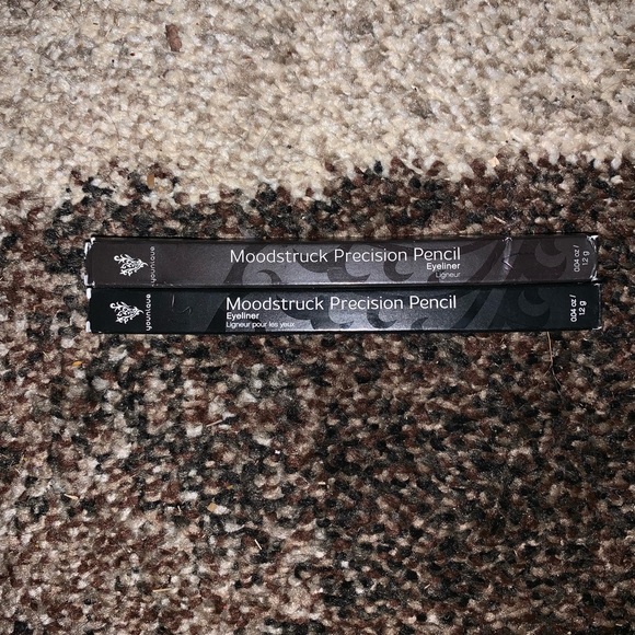 TAKING OFFERS!Younique eyeliner - Picture 1 of 1